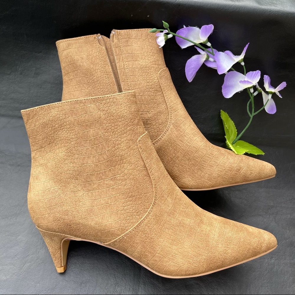 EXPRESS LIGHT BROWN KITTEN HEEL POINTED TOE SNAKESKIN BOOTIE SIZE 9 NEW